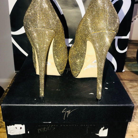 Giuseppe Zanotti Women Gold Pumps - Picture 2 of 8